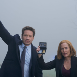 Gillian Anderson and David Duchovny in The X Files (1993)