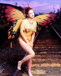 Drew Barrymore : photo by Mark Seliger, 1997.